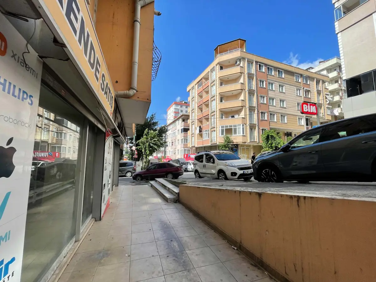 FINDIKLI ATAMAN CADDESİ TABELA DEĞERİ YÜKSEK 700 M2 KİRALIK DÜKAN