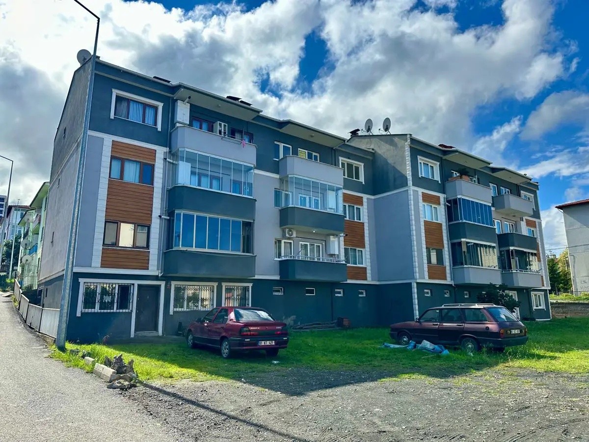 PELİTLİDE TEMİZ MASRAFSIZ SOBALI KİRALIK 3+1 DAİRE