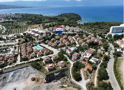 LOST PARADİSE’A 200 UZAKLIKTA KENDİ PLAJI OLAN TAMAMEN YENİLENMİŞ DOĞALGAZLI HAVUZLU DUBLEKS VİLLA
