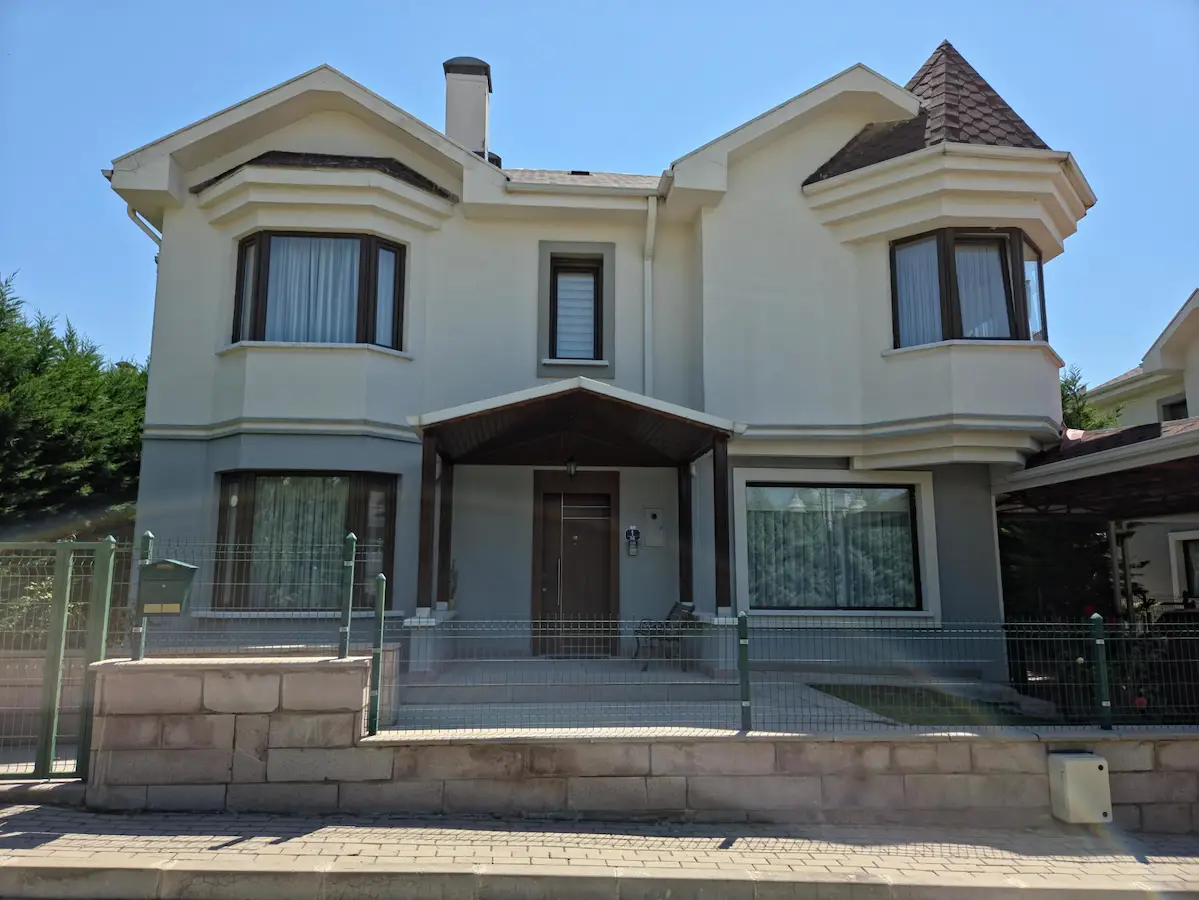 ALACAATLI ADAPARK'TA 4+2 MÜSTAKIL VILLA, 280M², 600M² BAHÇE