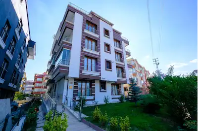 BİRLİK MAHALLESİ 493.CADDE'DE EŞYALI 1+1 SATILIK DAİRE