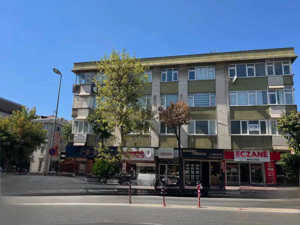 ÇALIŞLAR CADDESİNDE 3 CEPHELİ KÖŞE DAİRE | 3+1 | KAT MÜLKİYETLİ