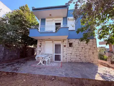 SEFERIHISAR TEPECIKTE TAM MÜSTAKIL, TAŞ KAPLAMA 3+1 VILLA