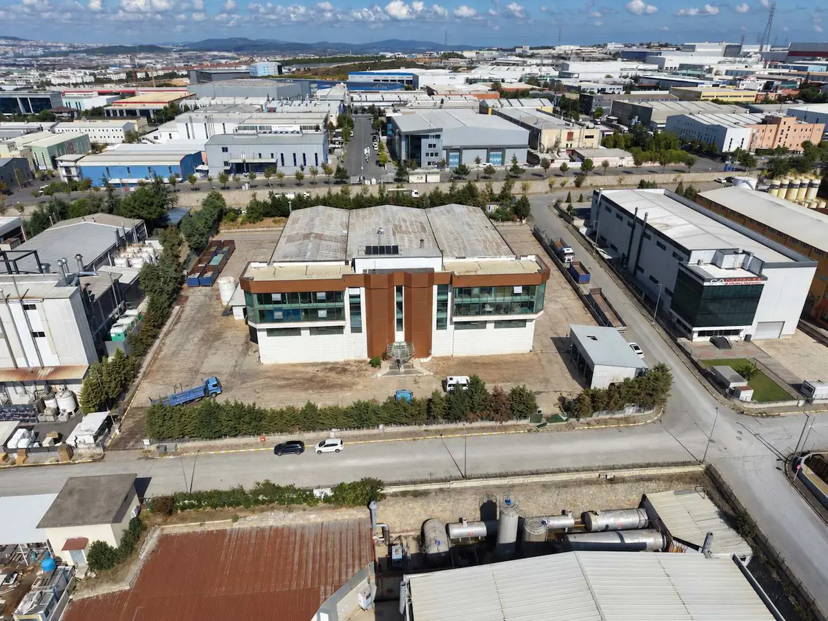 İSTANBUL TUZLA KİMYA OSB'DE SATILIK 8.000 M² KÖŞE PARSEL FABRİKA