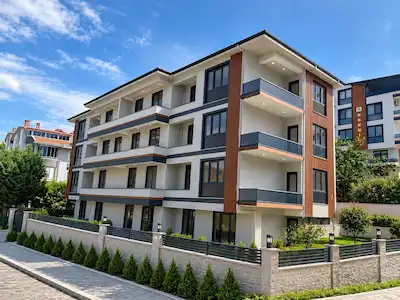 BAŞİSKELE YEŞİLYURT'TA MERKEZİ KONUMDA SATILIK 3+1 BAHÇE DUBLEKS