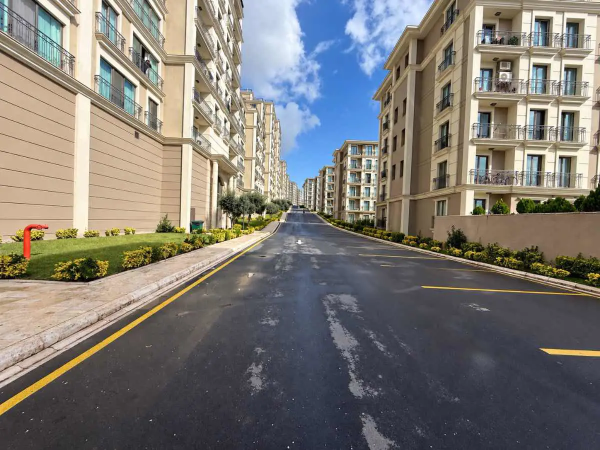 DENİZ İSTANBULDA FULL DENİZ MANZARALI SATILIK 1+1 BOŞ DAİRE