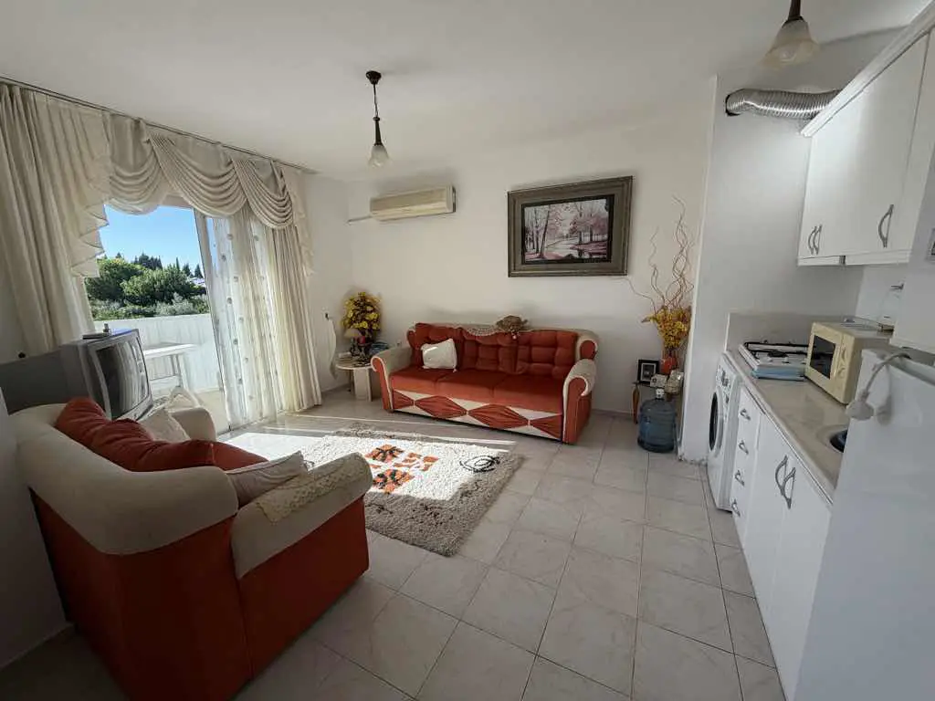 KARAOVA MAHALLESİ’NDE HAVUZLU SİTEDE DOĞA İÇERİSİNDE DENİZE YAKIN 1+1 ARAKAT DAİRE