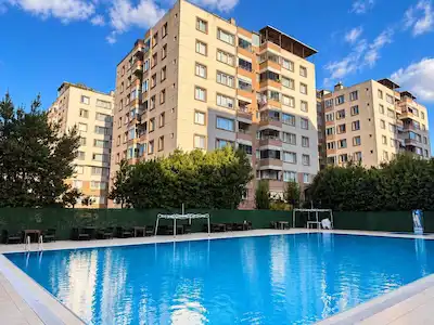 MEGAKENT SİTESİNDE-HAVUZ CEPHELİ-EBEVEYN BANYOLU 3+1 ARA KAT