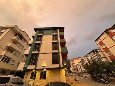 ÇAYIROVA ÖZGÜRLÜK MH. ASANSÖRLÜ ARAKAT 3+1 SATILIK DAİRE