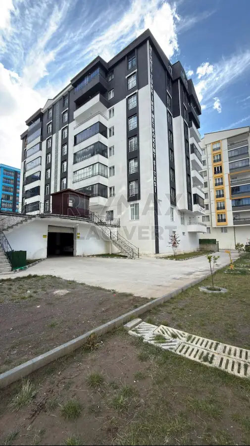 RE/MAX LACİVERT'TEN YILDIZKENT'TE KİRALIK 3+1 DAİRE 