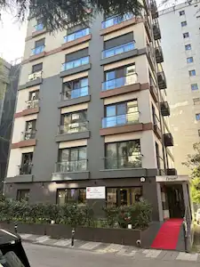 ERENKÖY SAHILDE MÜKEMMEL KONUMDA GENIŞ AYDINLIK FERAH KATTA TEK