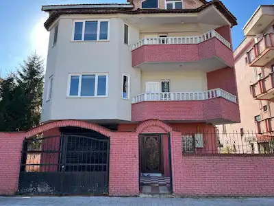 REMAX MAVİDEN 55M2 KAPALI GARAJ GENİŞ BAHÇE 7+1 MÜSTAKİL VİLLA