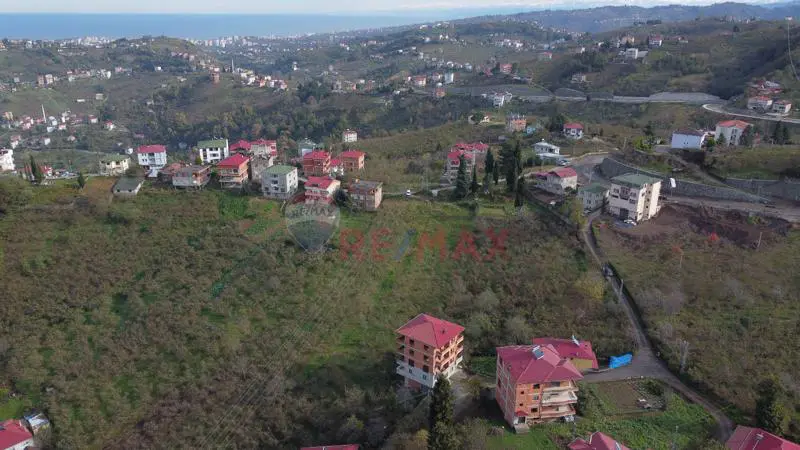 YENIKÖY 'DE ANA YOLA CEPHE MANZARALI 600 M2 ARAZI