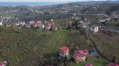 YENIKÖY 'DE ANA YOLA CEPHE MANZARALI 600 M2 ARAZI