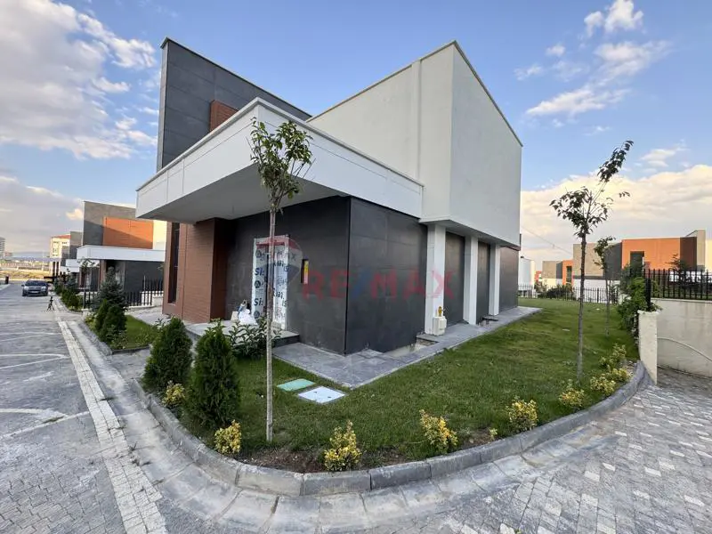 BAĞLICADA GENİŞ PEYZAJ MANZARALI