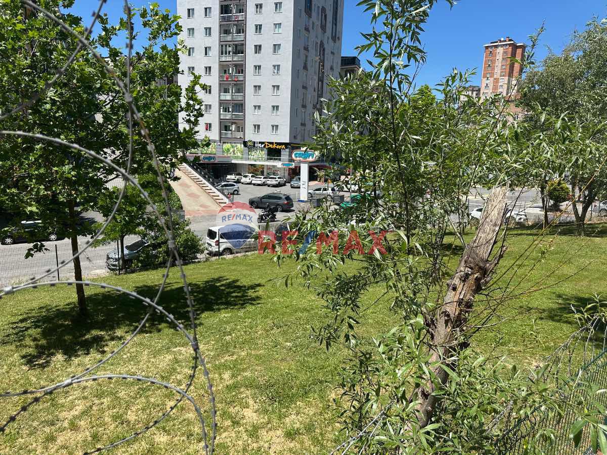 ŞERİFALİ FİNANS MERKEZİ AKILLI EV HAVUZLU LÜKS 2+1 DAİRE