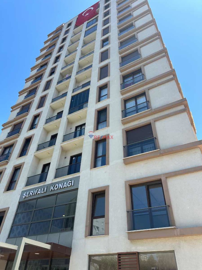 ŞERİFALİ FİNANS MERKEZİ AKILLI EV HAVUZLU LÜKS 2+1 DAİRE