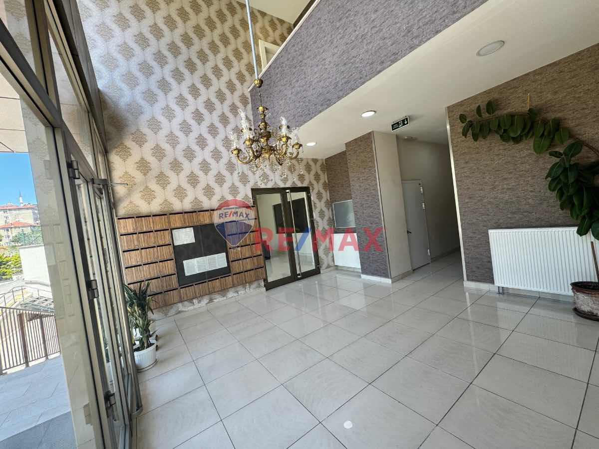 ŞERİFALİ FİNANS MERKEZİ AKILLI EV HAVUZLU LÜKS 2+1 DAİRE