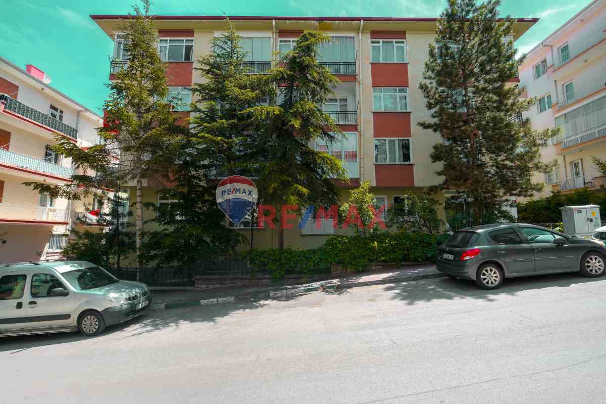 SATILIK DAİRE ANKARA DİKMEN HARBİYE MAH. NİSAN SOKAKTA YATIRIMLIK OTURUMLUK