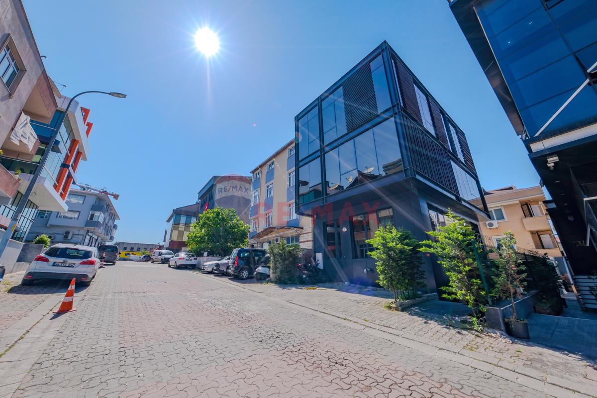 BOŞ - 5 KATLI -NITELIKLI PLAZA - METROYA 200 M-BRANDIUMA 300 MET