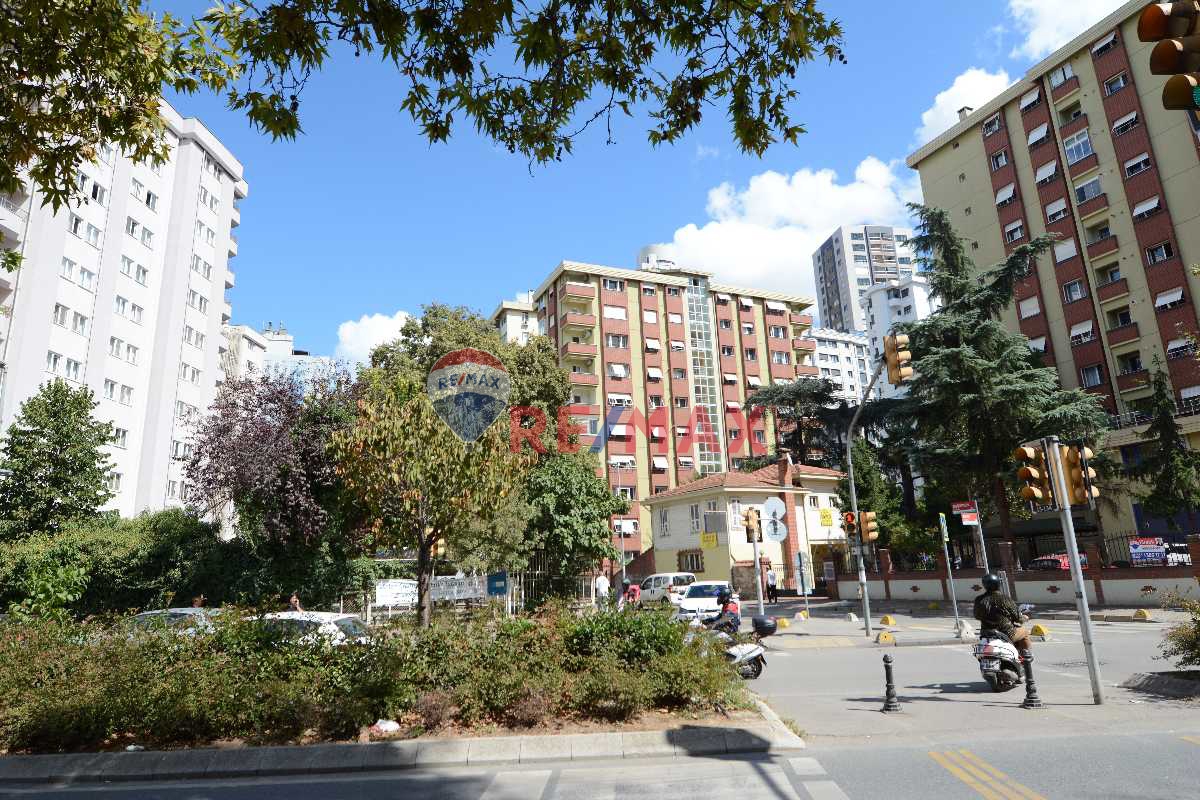 KOZYATAĞINDA  YEŞİLLİKLER İÇİNDE 150 M2 NET KULLANIMLI LÜKS DAİRE