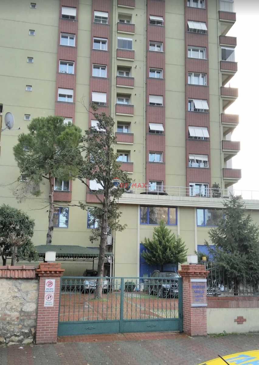 KOZYATAĞINDA  YEŞİLLİKLER İÇİNDE 150 M2 NET KULLANIMLI LÜKS DAİRE