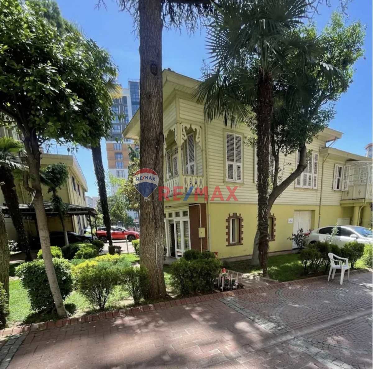 KOZYATAĞINDA  YEŞİLLİKLER İÇİNDE 150 M2 NET KULLANIMLI LÜKS DAİRE