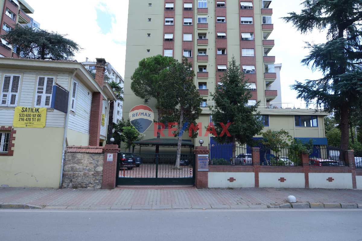 KOZYATAĞINDA  YEŞİLLİKLER İÇİNDE 150 M2 NET KULLANIMLI LÜKS DAİRE