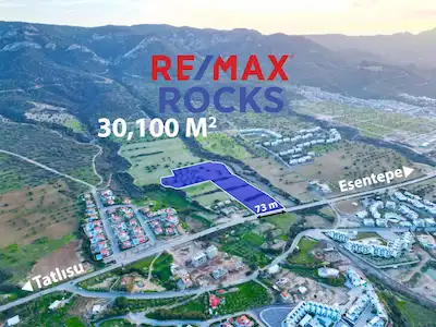 KIBRIS MAĞUSA KÜÇÜKERENKÖY DE VILLA, DAİRE, DÜKKAN YAPIMINA ÇOK UYGUN FIRSAT ARAZI