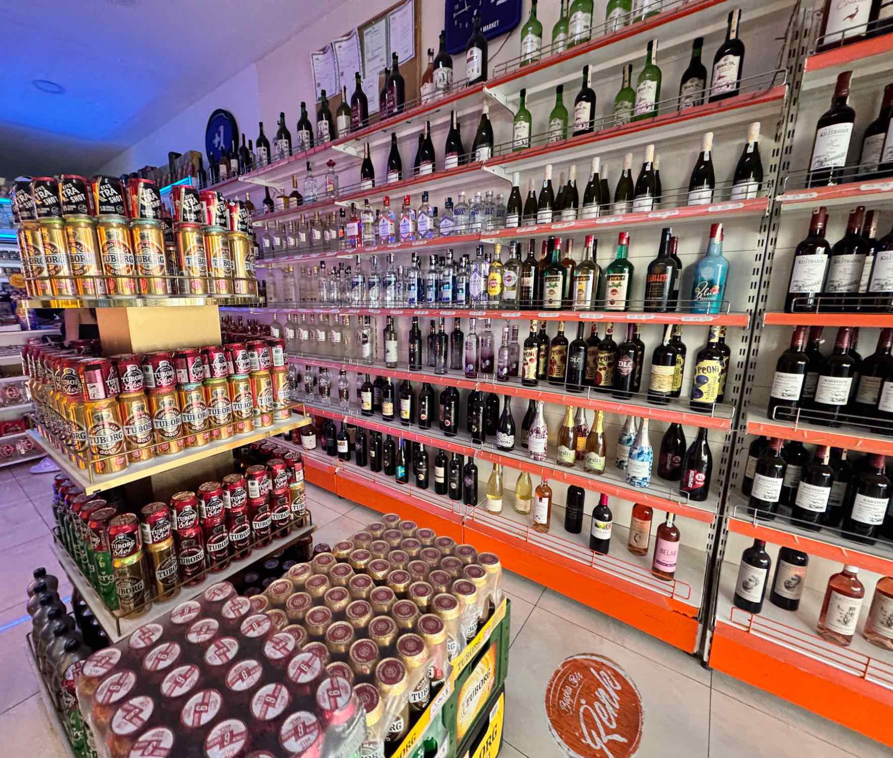 ADNAN KAHVECİNİN EN GÜZEL PROJELERİNDEN SİLÜETTE SATILIK DÜKKAN