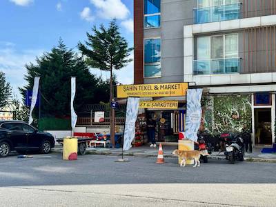 ADNAN KAHVECİNİN EN GÜZEL PROJELERİNDEN SİLÜETTE SATILIK DÜKKAN