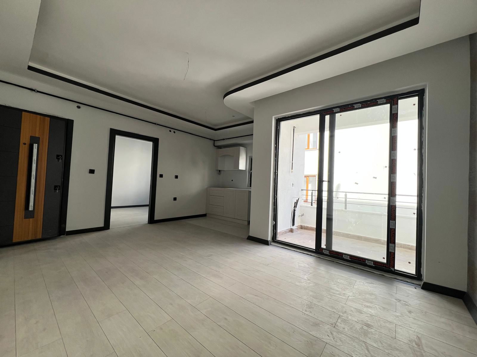 REMAX DOĞU ATAŞEHİR MAH.YATIRIMLIK UYGUN FİYATA SATILK 1+1 DAİRE