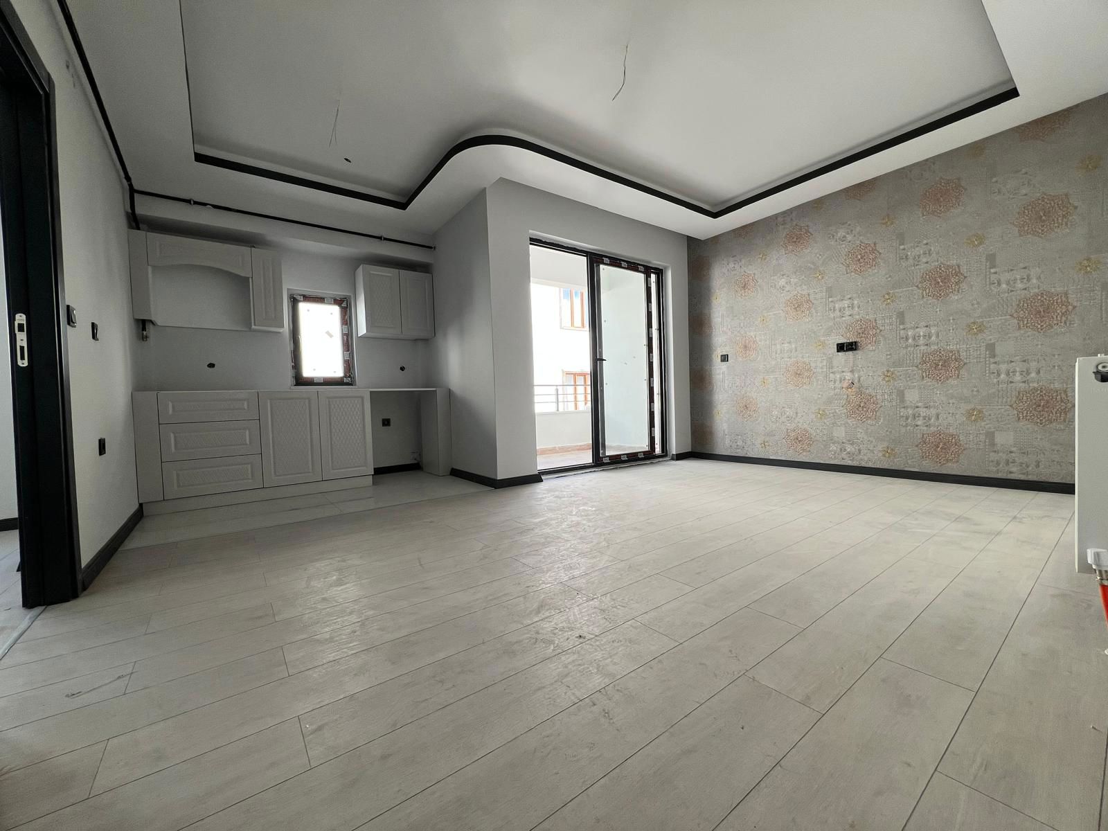 REMAX DOĞU ATAŞEHİR MAH.YATIRIMLIK UYGUN FİYATA SATILK 1+1 DAİRE