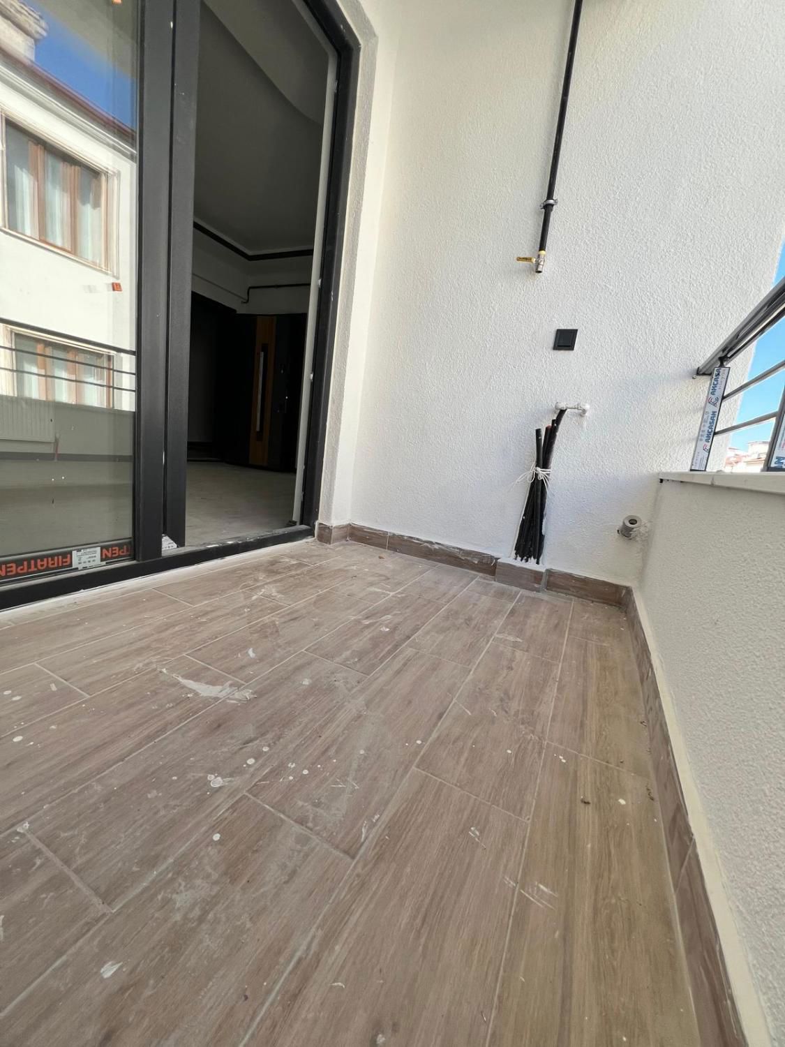 REMAX DOĞU ATAŞEHİR MAH.YATIRIMLIK UYGUN FİYATA SATILK 1+1 DAİRE