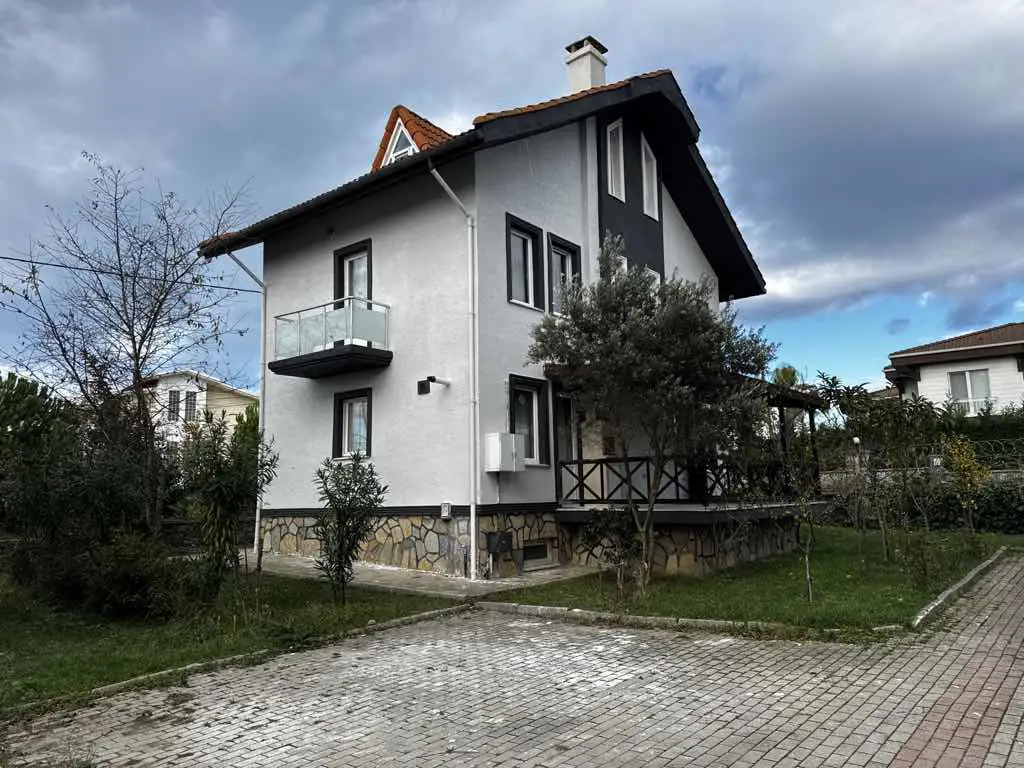 REMAX ANKA’DAN SATILIK GENİŞ VİLLA