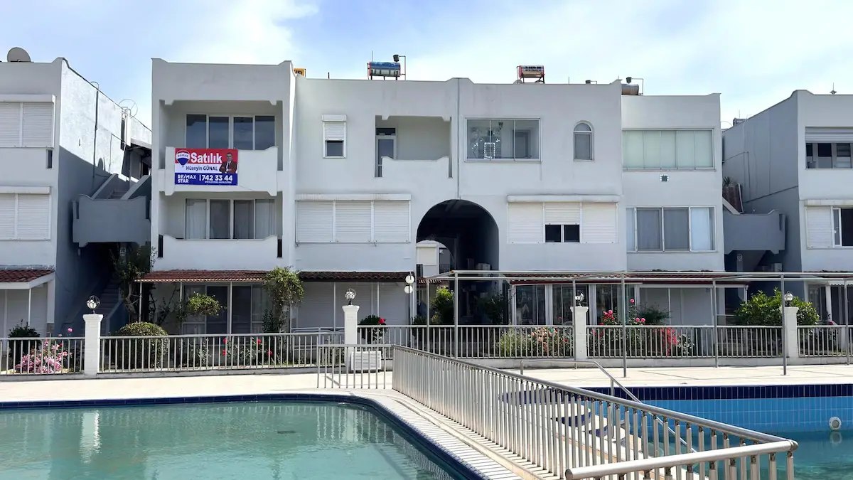 ÇOLAKLI KAMELYA 3 SİTESİNDE HAVUZ MANZARALI 3+1 SATILIK DAİRE