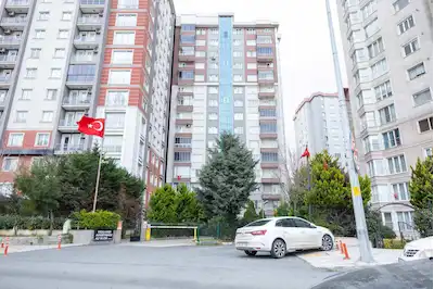 BEYLİKDÜZÜ BARIŞ MAHALLESİ'NDE MERKEZİ KONUMDA 3+1 SATILIK DAİRE