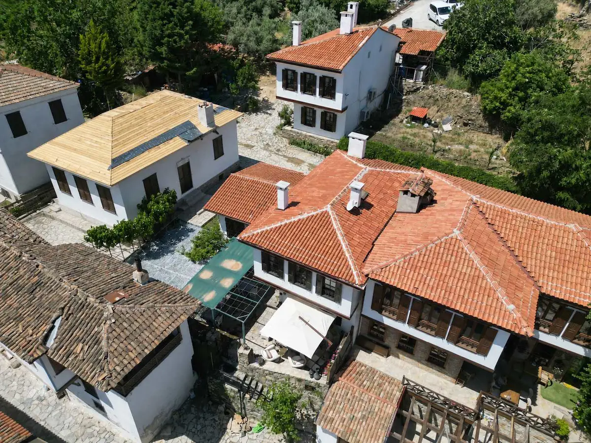 ŞİRİNCE'NİN KALBİNDE, BÜYÜME POTANSİYELİ YÜKSEK SATILIK BUTİK OTEL 
