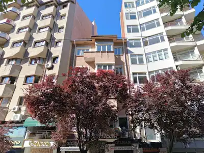 RE/MAX MOD'DAN DOKTORLAR CADDESİNDE SATILIK 3+1 DAİRE