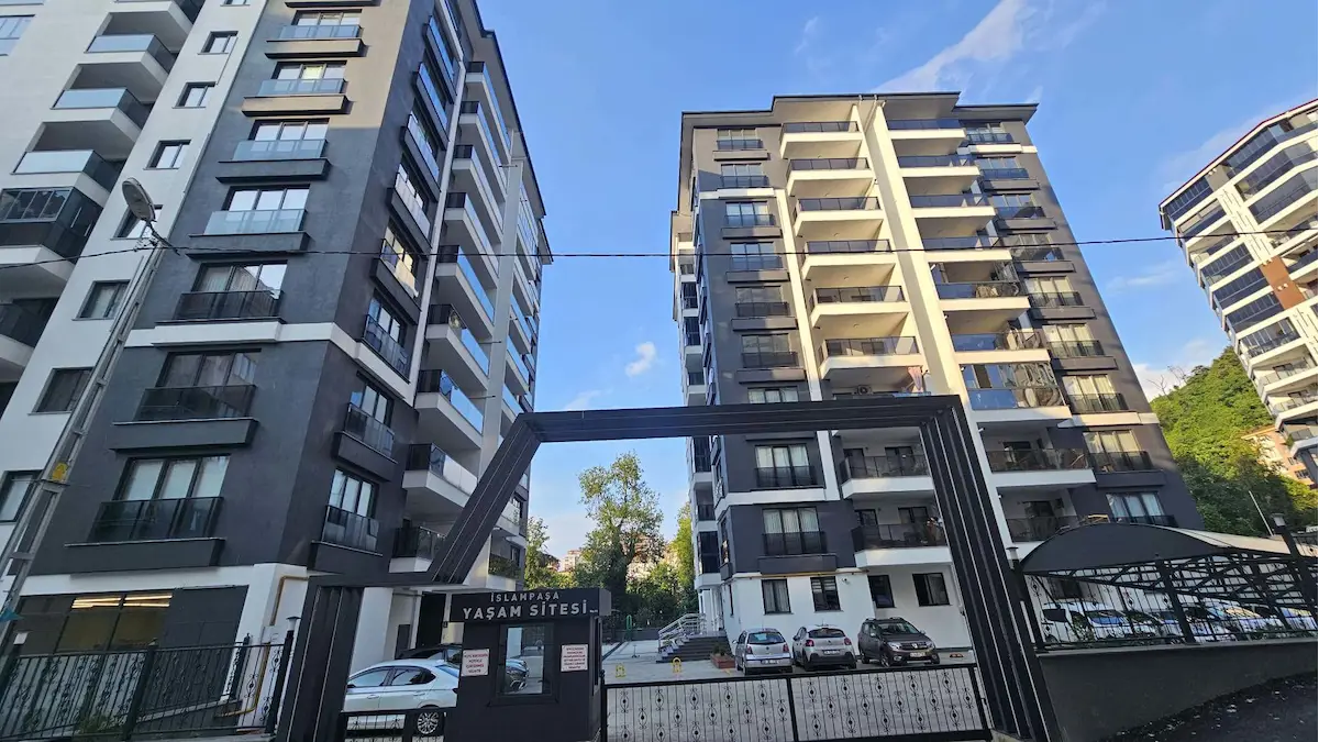 REMAX ORION'DAN ISLAMPAŞA MAHALLESI YAŞAM SITESINDE SATILIK 3+1