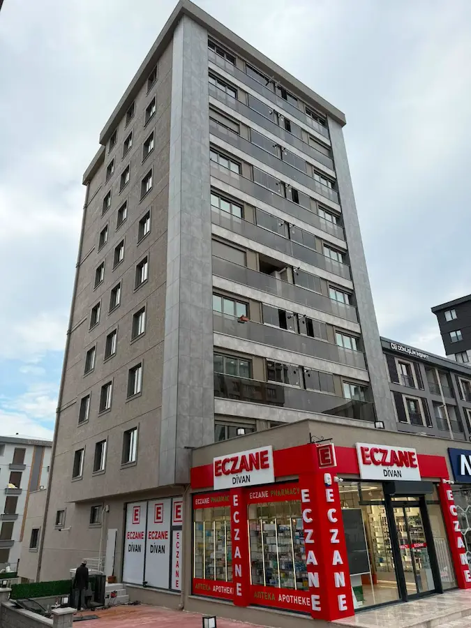 SATILIK CADDE ÜZERİ ÇİFT TERASLI İSKANLI GÜNEY CEPHE 3+1 DAİRE