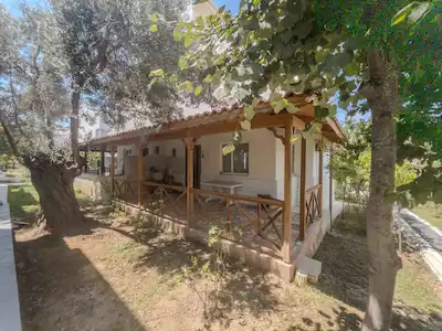 PELITKÖY'DE KIRALIK VILLA