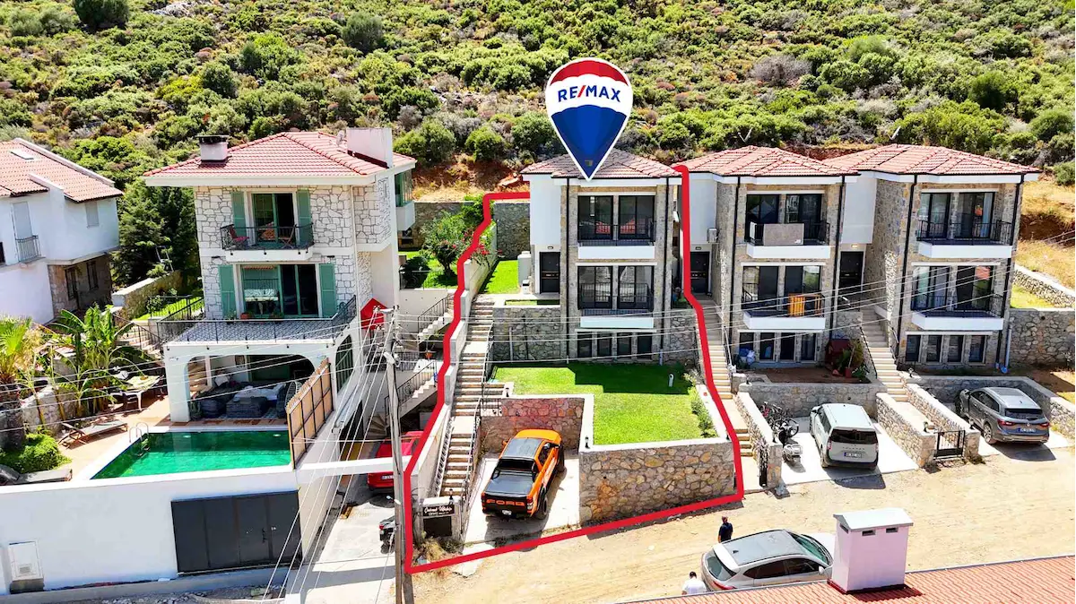 DATÇA MERKEZDE SATILIK DENİZ MANZARALI 4+1 MÜSTAKİL VİLLA