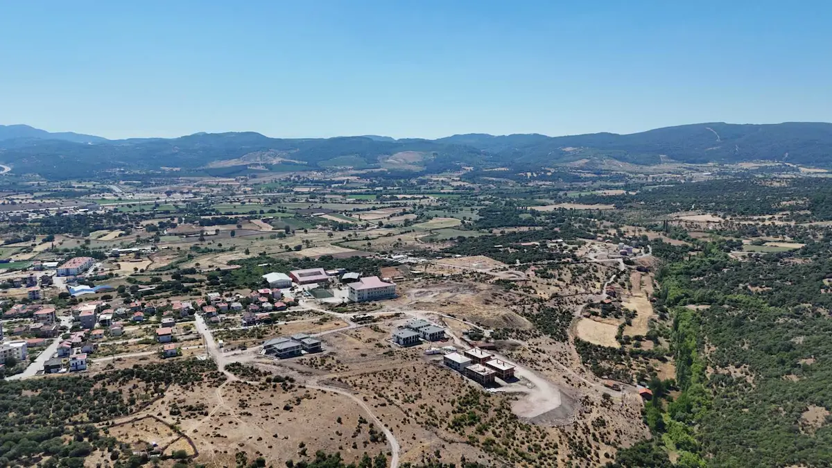 ÇANAKKALE AYVACIK MERKEZ'DE DOĞA ILE IÇ IÇE SATILIK VILLA