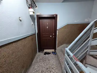 ÜNİVERSİTE YAKINI ARA KAT EŞYALI KİRALIK DAİRE