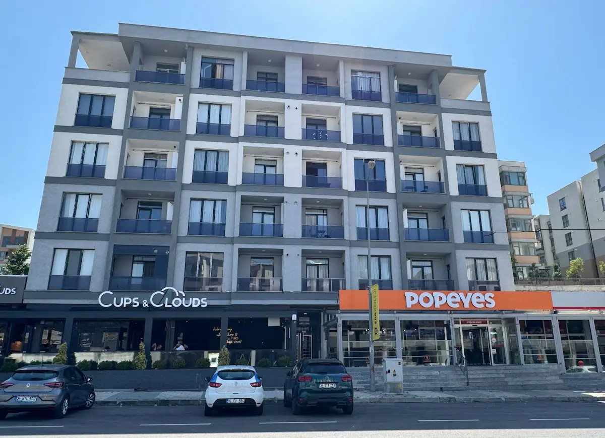 ÖZYEĞIN ÜNIVERSITESI YANI 1. ETAP KIRALIK 1+1