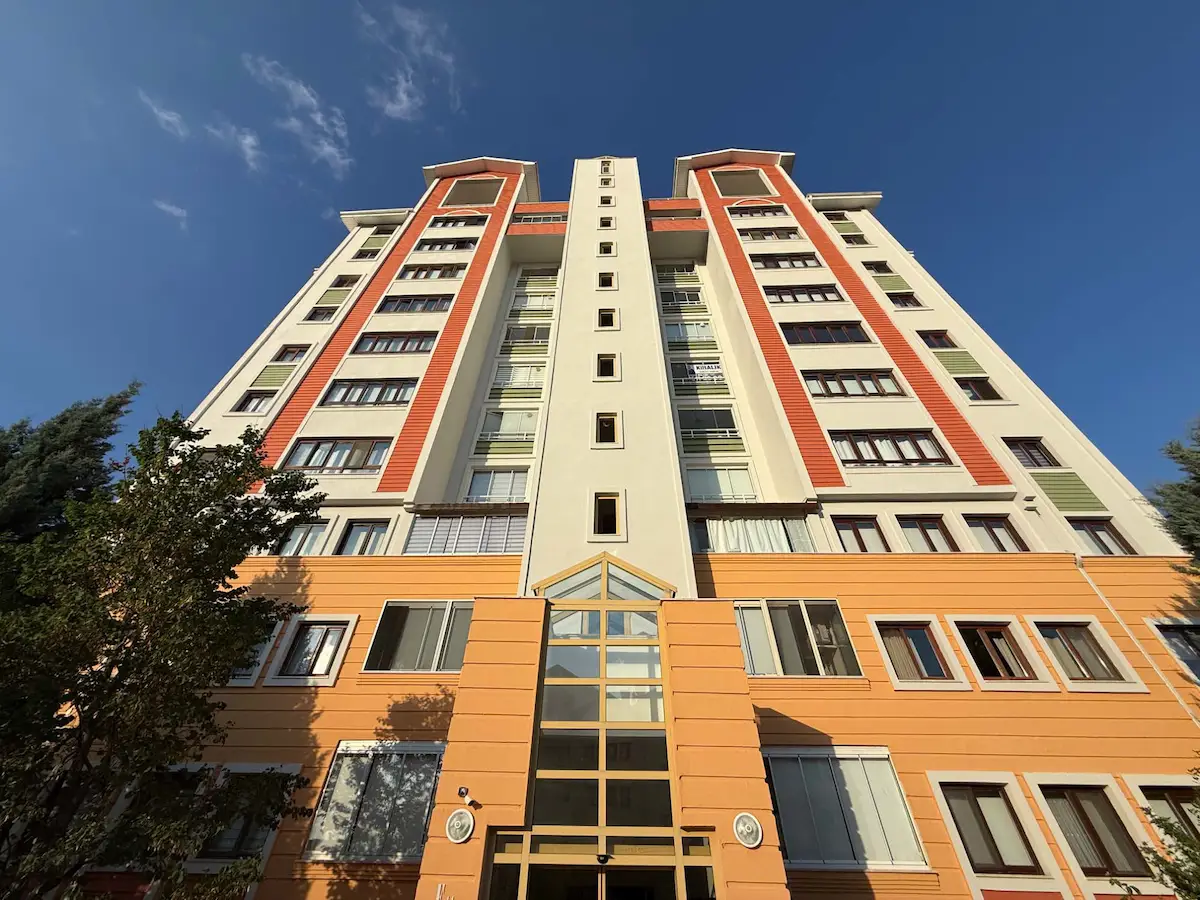 ANGORA EVLERİ YASEMİN SK. F11 BLOK'TA KİRALIK 3+1 DAİRE