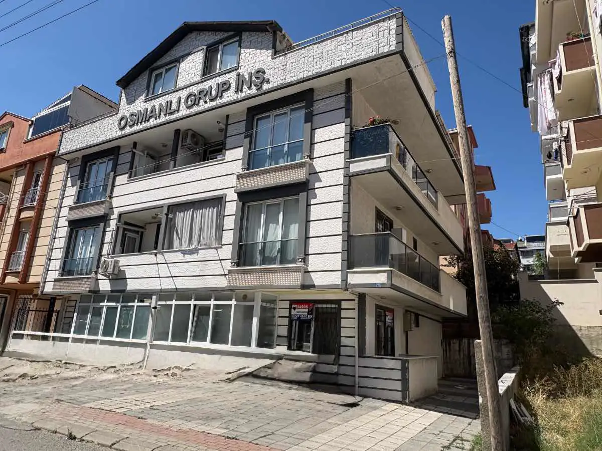 ÇAYIROVA,CUMARTESİ PAZARI KARŞISINDA 2+1 SATILIK DAİRE