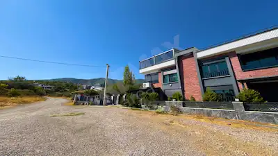 GÜRE’DE SATILIK MASRAFSIZ 5+1 VİLLA