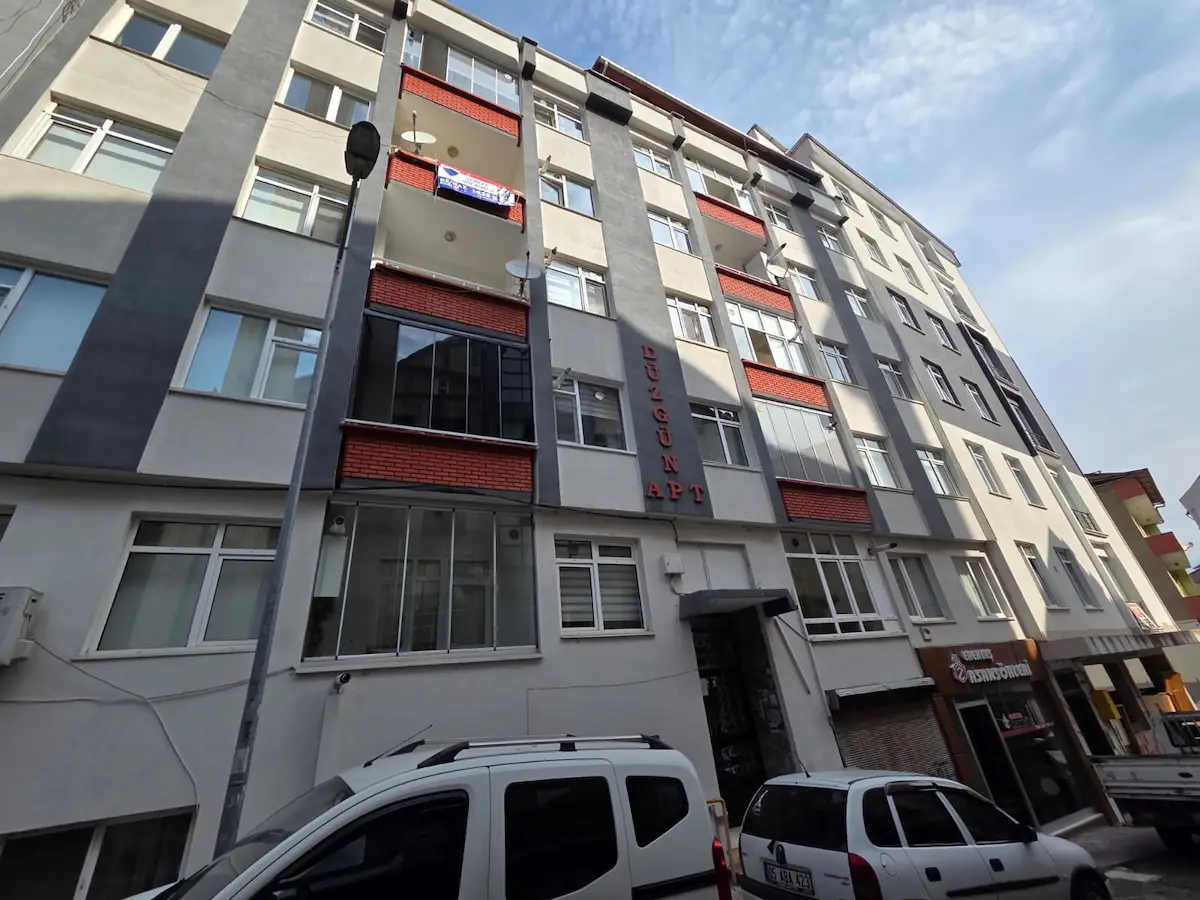 REMAX PARLA DAN ÇİFTLİK MAHALLESİNDE. KİRALIK 3+1 DAİRE